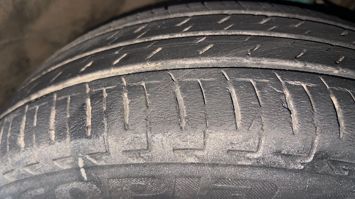 Used 2022 Maruti Suzuki Ignis Sigma 1.2 MT Petrol Manual tyres RIGHT FRONT TYRE TREAD VIEW
