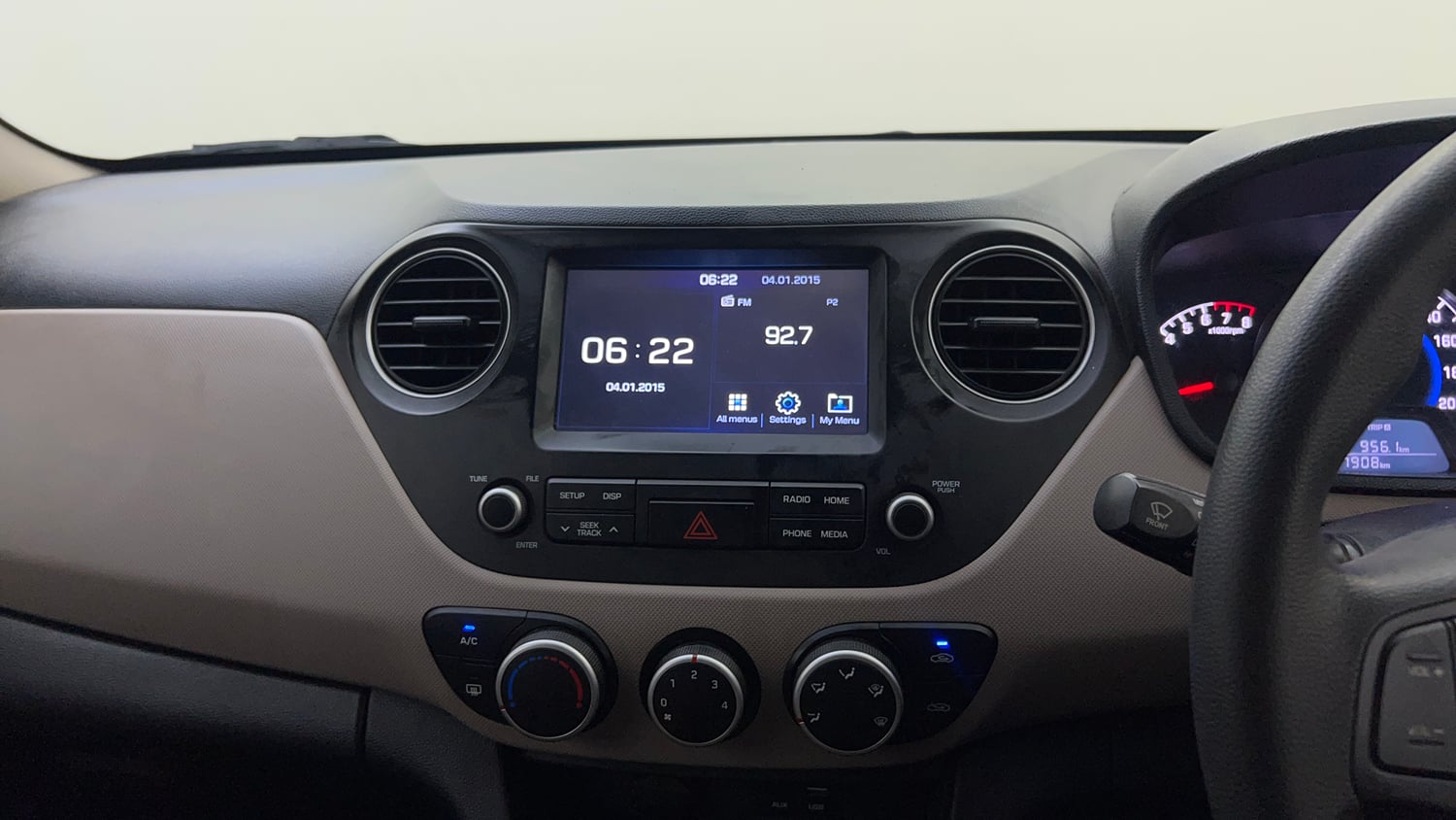 Used 2019 Hyundai Grand i10 Sportz 1.2 Kappa VTVT Petrol Manual top_features Touch screen infotainment system