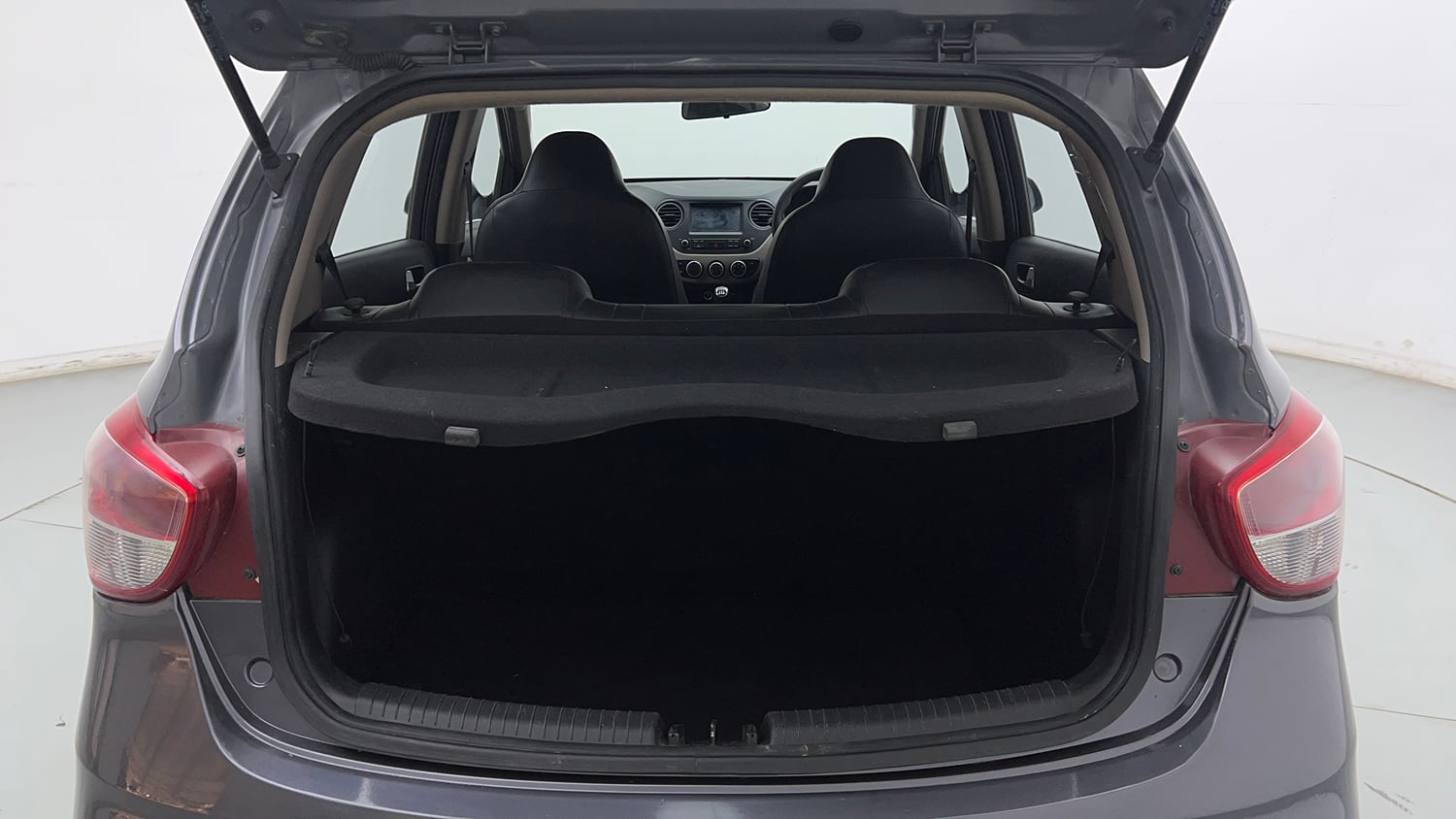 Used 2018 Hyundai Grand i10 Sportz 1.2 Kappa VTVT Petrol Manual interior DICKY INSIDE VIEW