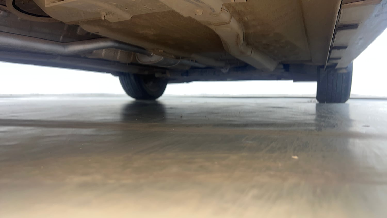 Used 2021 Hyundai i20 Asta 1.2 IVT Petrol Automatic extra REAR RIGHT UNDERBODY VIEW