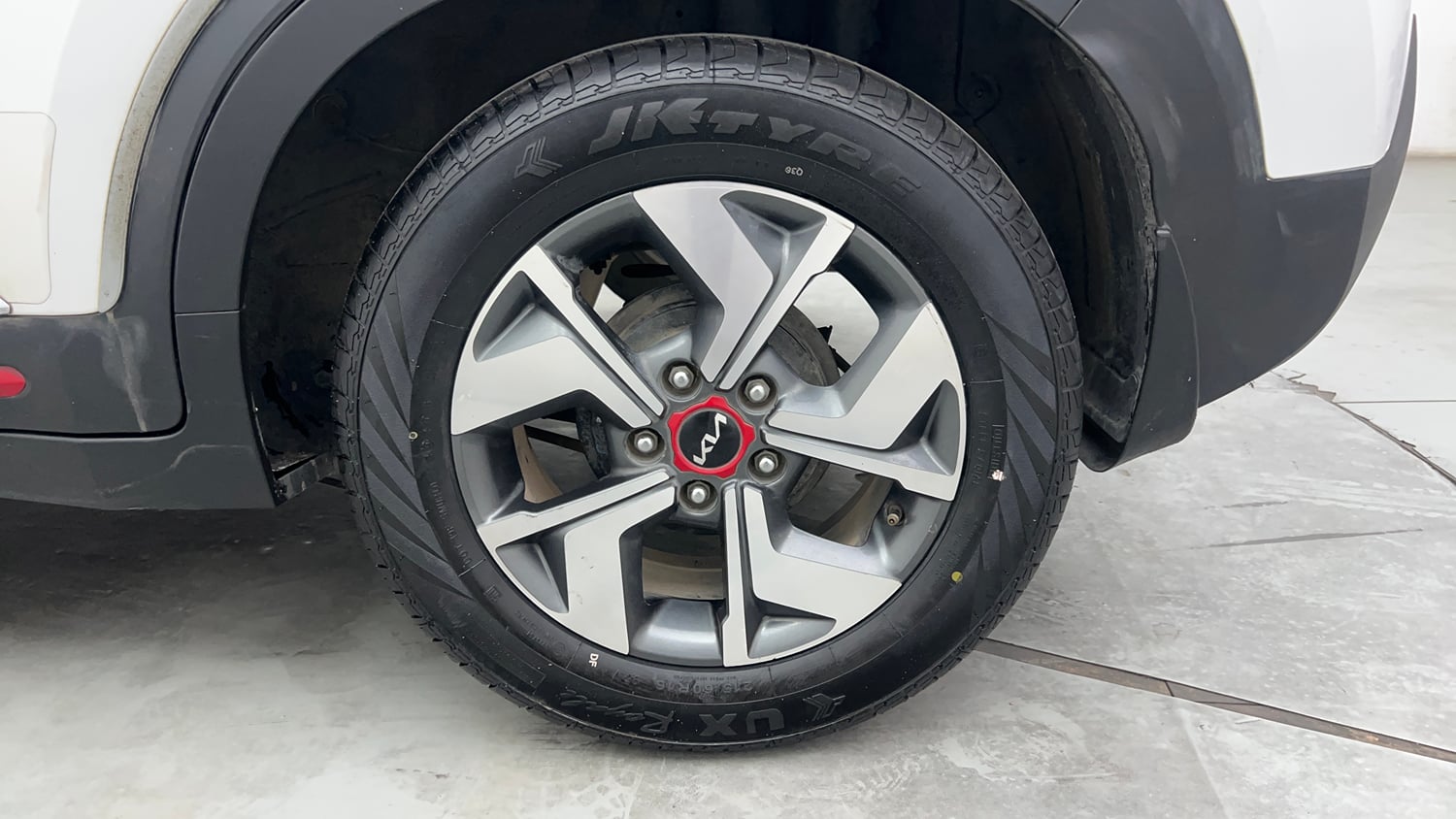 Used 2022 Kia Sonet GTX Plus 1.5 AT Diesel Automatic tyres LEFT REAR TYRE RIM VIEW