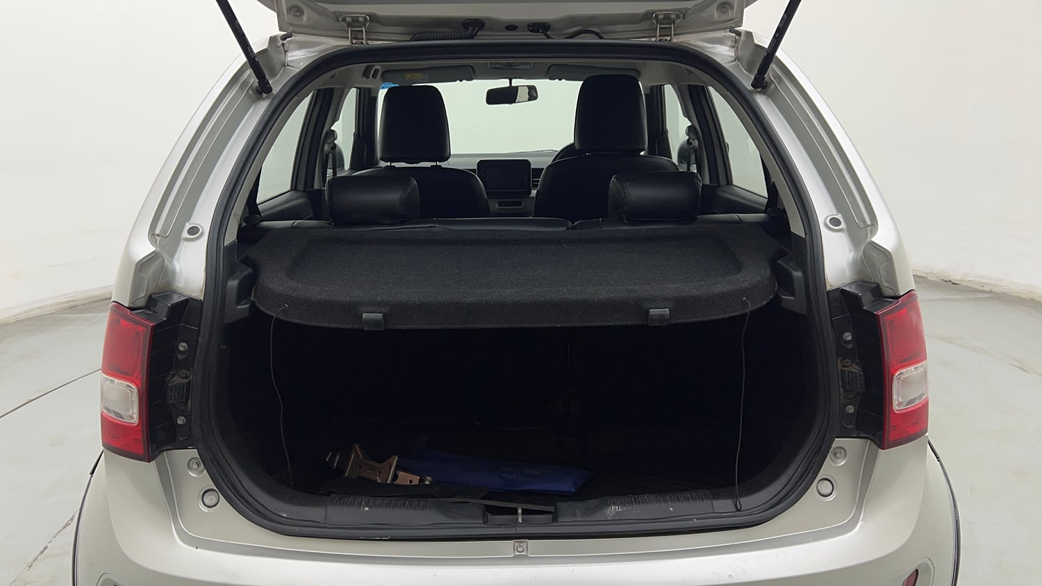 Used 2020 Maruti Suzuki Ignis Alpha 1.2 AMT Petrol Automatic interior DICKY INSIDE VIEW