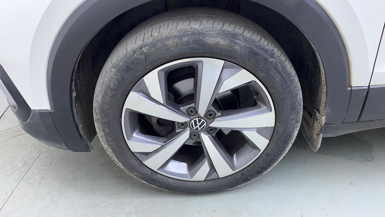 Used 2023 Volkswagen Taigun Topline 1.0 TSI AT Petrol Automatic tyres LEFT FRONT TYRE RIM VIEW