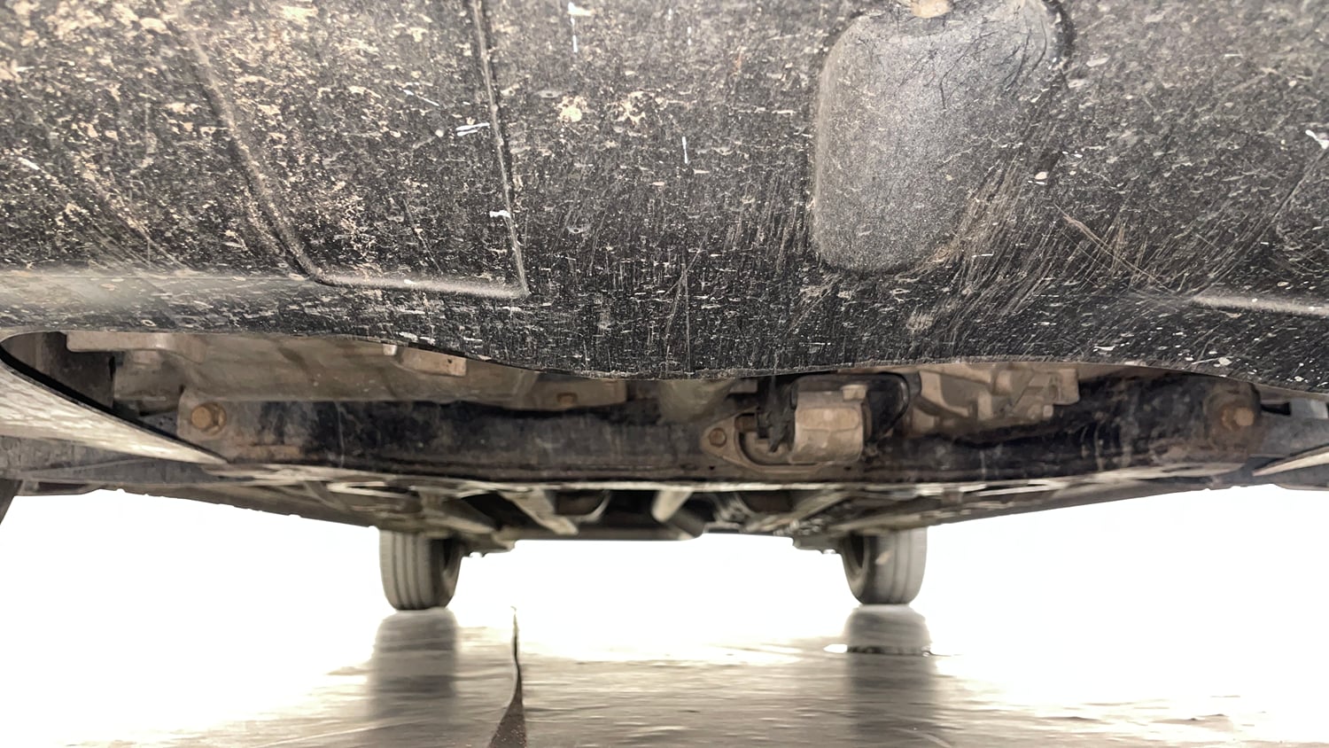Used 2016 Hyundai Elite i20 Sportz 1.4 CRDI Diesel Manual extra FRONT LEFT UNDERBODY VIEW