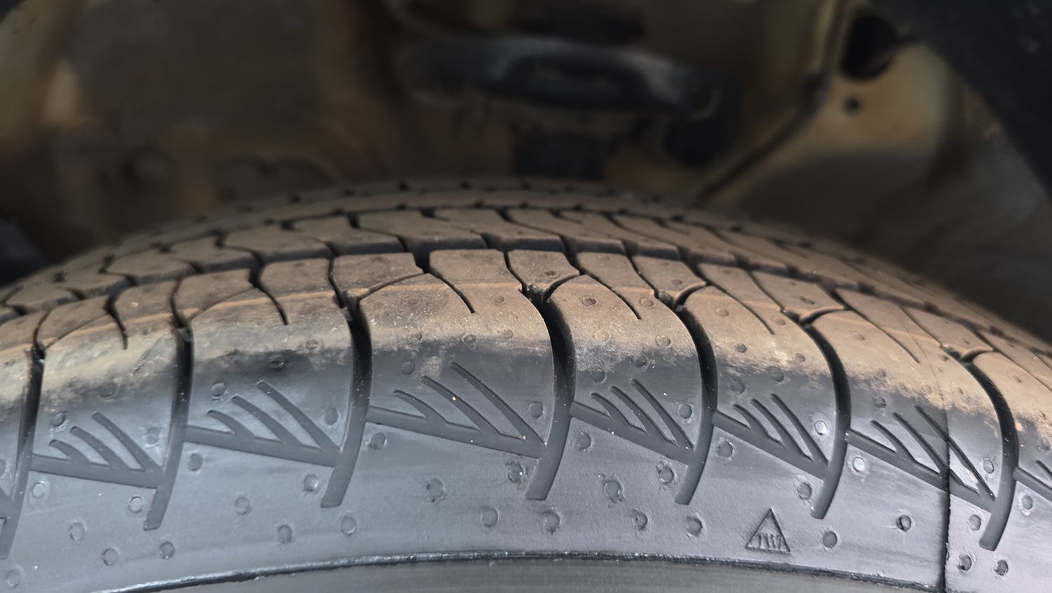 Used 2020 Kia Seltos HTX IVT 1.5 Petrol Automatic tyres LEFT FRONT TYRE TREAD VIEW