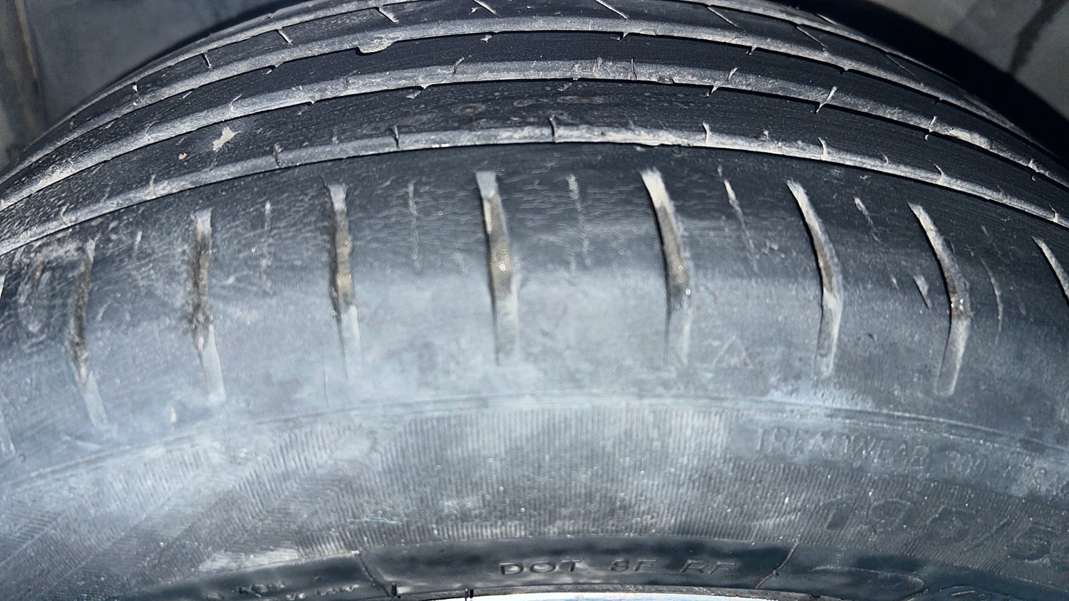 Used 2015 Honda City V Petrol Manual tyres LEFT FRONT TYRE TREAD VIEW