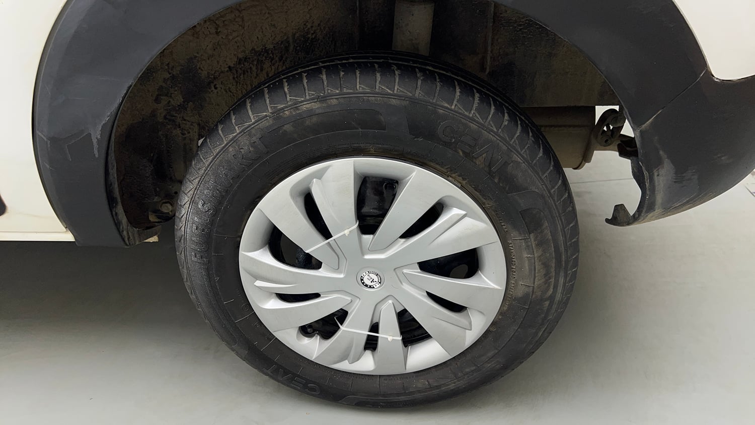 Used 2022 Renault Triber RXE Petrol Manual tyres LEFT REAR TYRE RIM VIEW