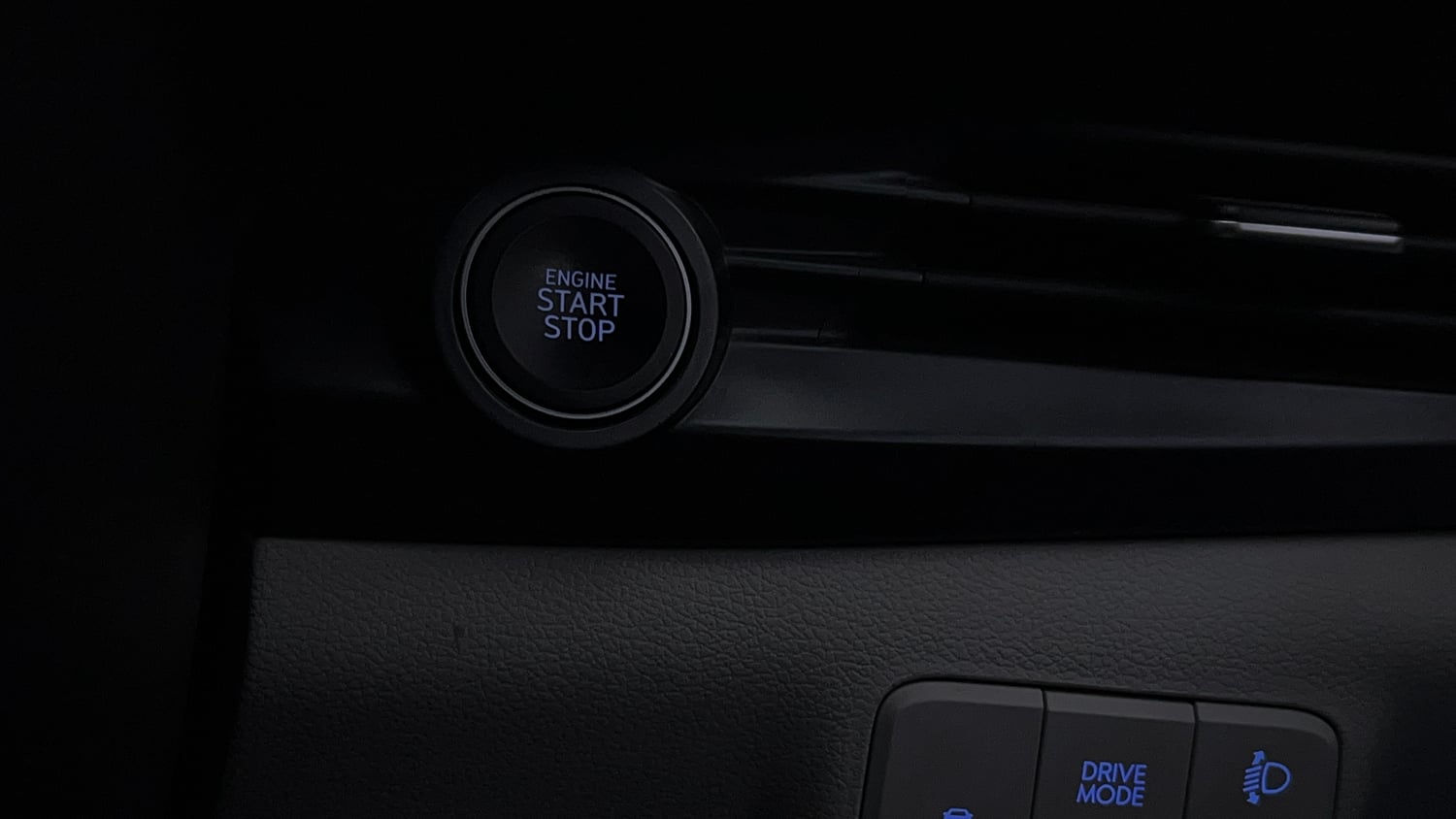 Used 2024 Hyundai New i20 Asta (O) 1.2 IVT Petrol Automatic top_features Keyless start