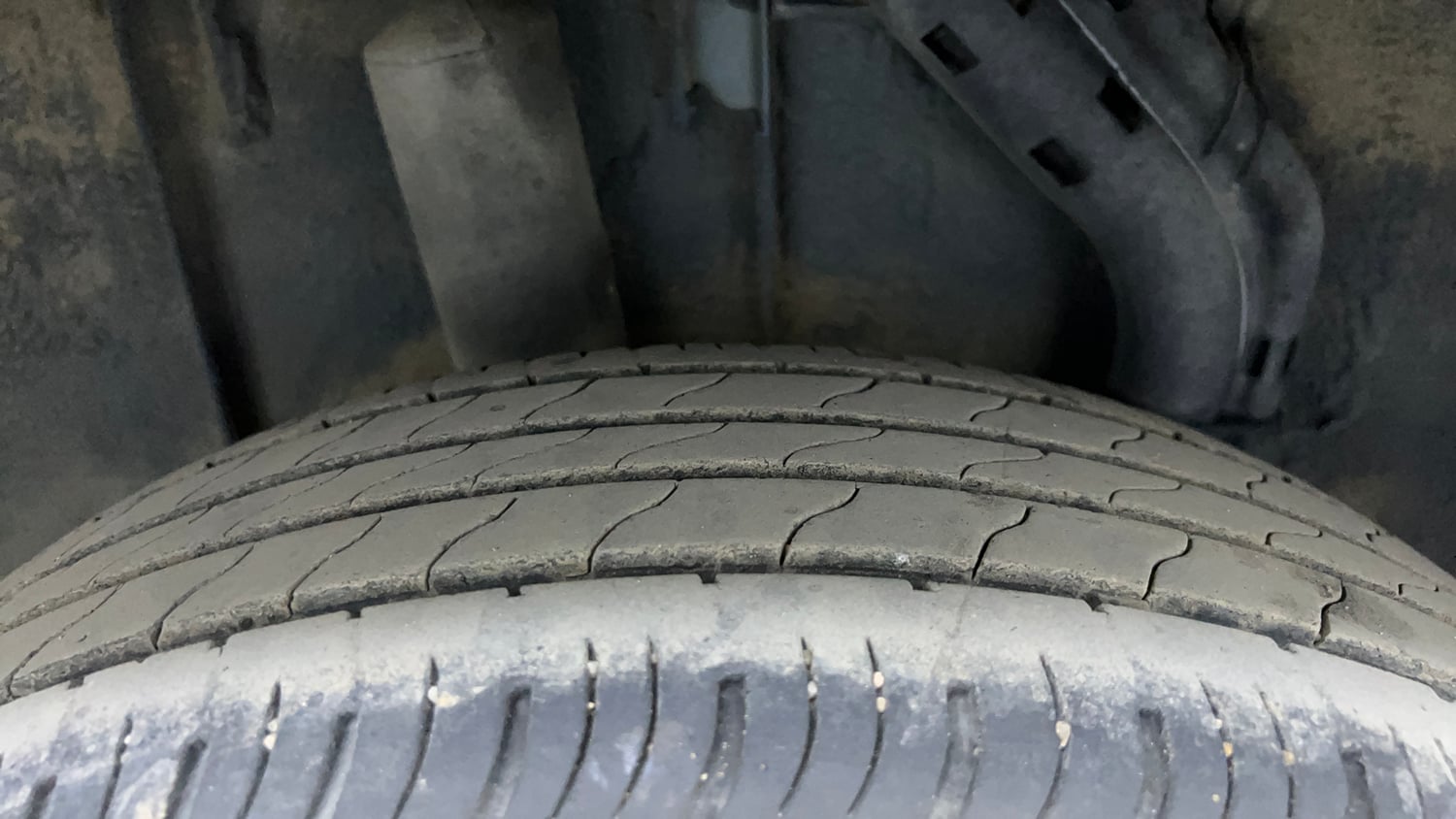 Used 2022 Renault Kiger RXZ Turbo CVT Petrol Automatic tyres RIGHT REAR TYRE TREAD VIEW