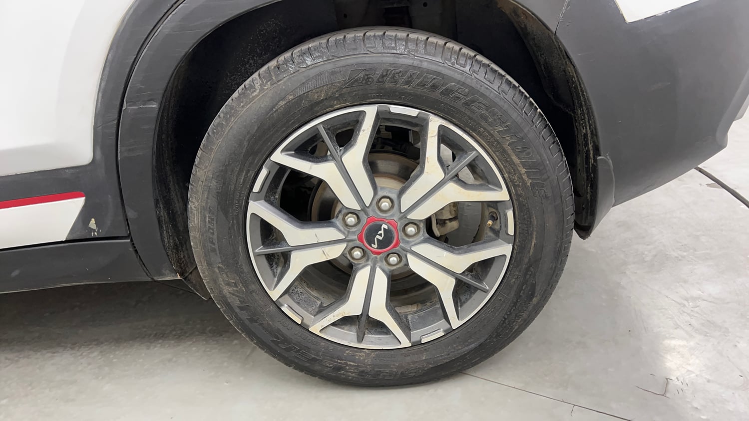 Used 2022 Kia Seltos GTX Plus 1.5 Diesel AT Diesel Automatic tyres LEFT REAR TYRE RIM VIEW