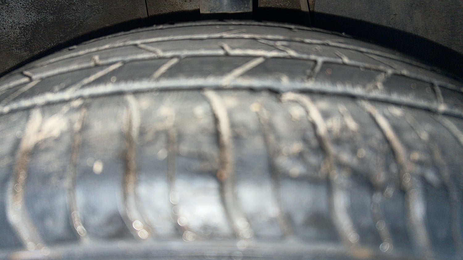 Used 2021 Hyundai New i20 Asta (O) 1.0 Turbo DCT Petrol Automatic tyres RIGHT FRONT TYRE TREAD VIEW