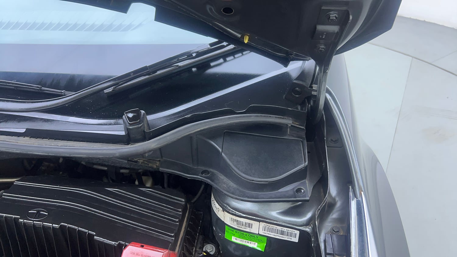 Used 2023 Tata Altroz XZA Plus Petrol Petrol Automatic engine ENGINE LEFT SIDE HINGE & APRON VIEW