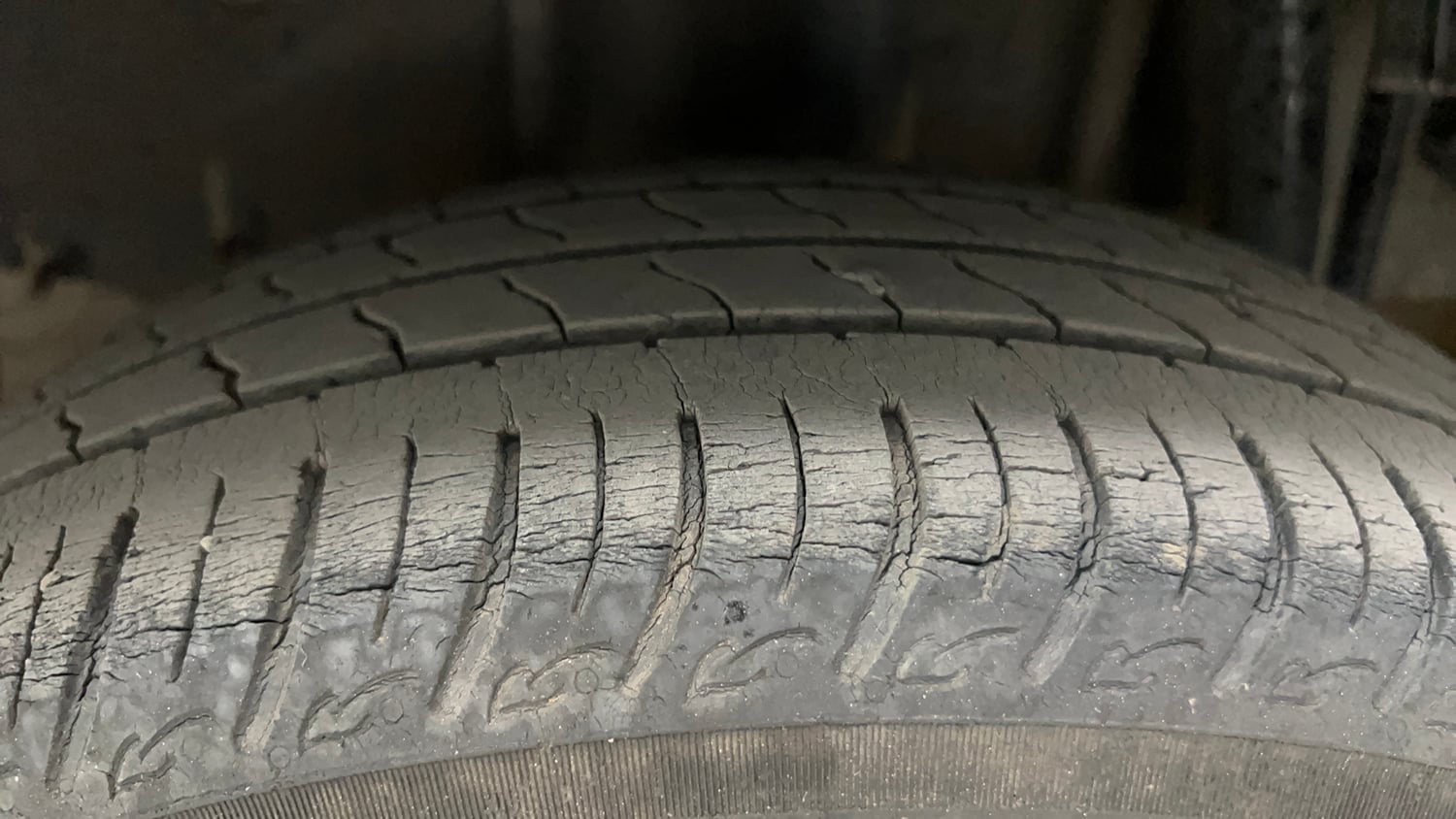 Used 2018 Tata Tiago Revotron XT Petrol Manual tyres LEFT REAR TYRE TREAD VIEW