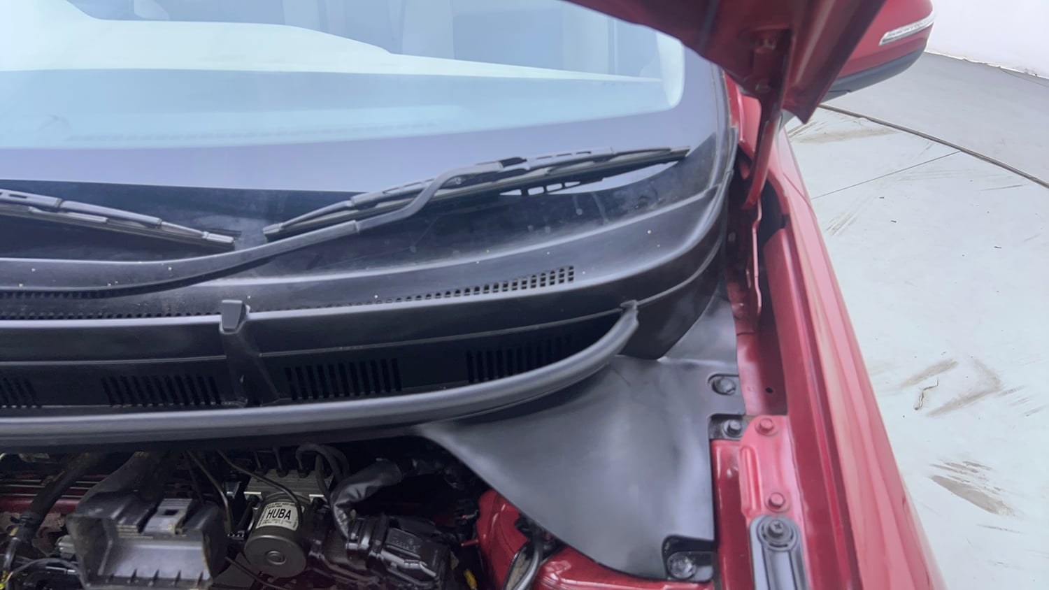 Used 2015 Hyundai Elite i20 Sportz 1.2 Petrol Manual engine ENGINE LEFT SIDE HINGE & APRON VIEW