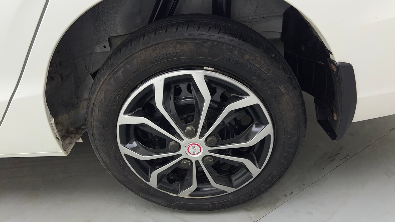 Used 2024 Honda City SV Petrol MT Petrol Manual tyres LEFT REAR TYRE RIM VIEW