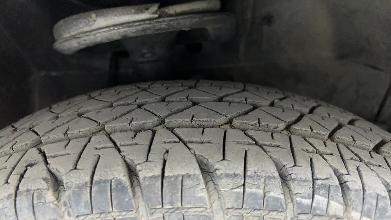Used 2014 Maruti Suzuki Ritz Vxi BS-IV Petrol Manual tyres RIGHT FRONT TYRE TREAD VIEW