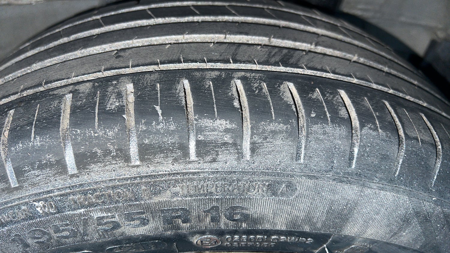 Used 2015 Honda City V Petrol Manual tyres LEFT REAR TYRE TREAD VIEW