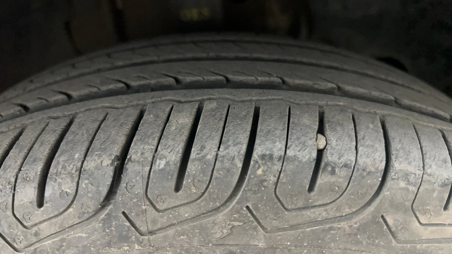 Used 2018 Tata Tiago Revotron XT Petrol Manual tyres RIGHT FRONT TYRE TREAD VIEW