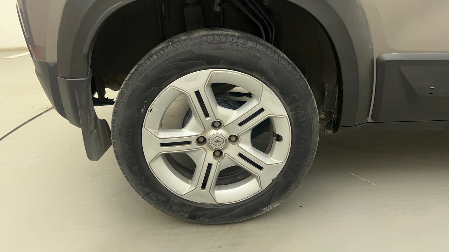 Used 2021 Renault Kiger RXT AMT Petrol Automatic tyres RIGHT REAR TYRE RIM VIEW