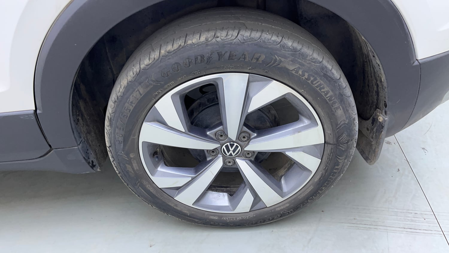 Used 2023 Volkswagen Taigun Topline 1.0 TSI AT Petrol Automatic tyres LEFT REAR TYRE RIM VIEW