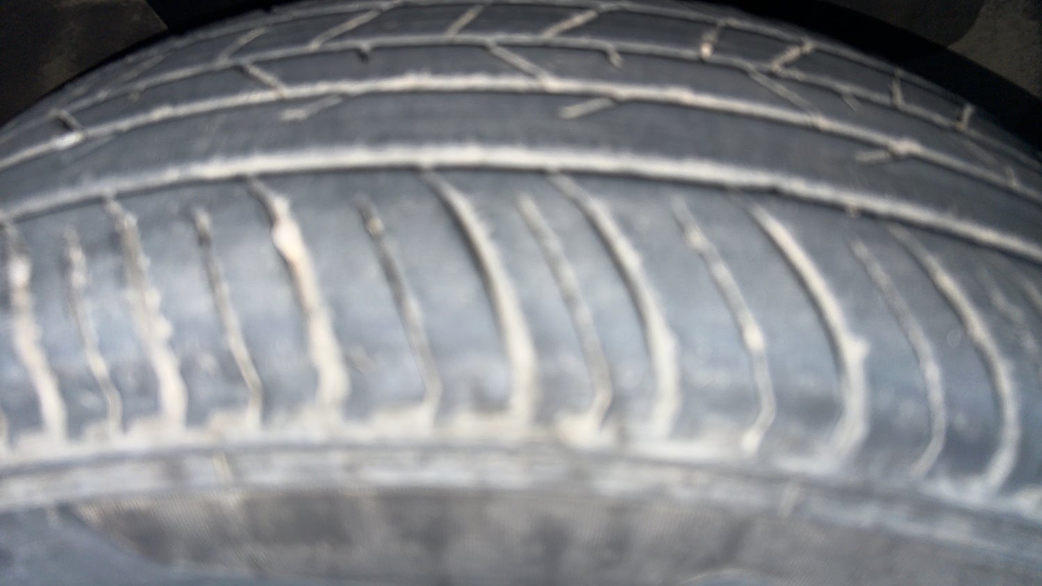Used 2022 Nissan Magnite XV Turbo CVT Petrol Automatic tyres RIGHT FRONT TYRE TREAD VIEW