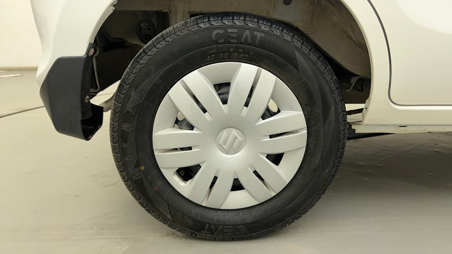 Used 2017 Maruti Suzuki Alto 800 LXi Petrol Manual tyres RIGHT REAR TYRE RIM VIEW