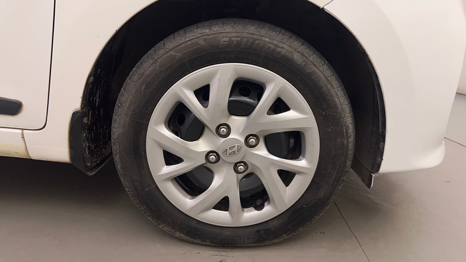 Used 2019 Hyundai Grand i10 Sportz 1.2 Kappa VTVT Petrol Manual tyres RIGHT FRONT TYRE RIM VIEW