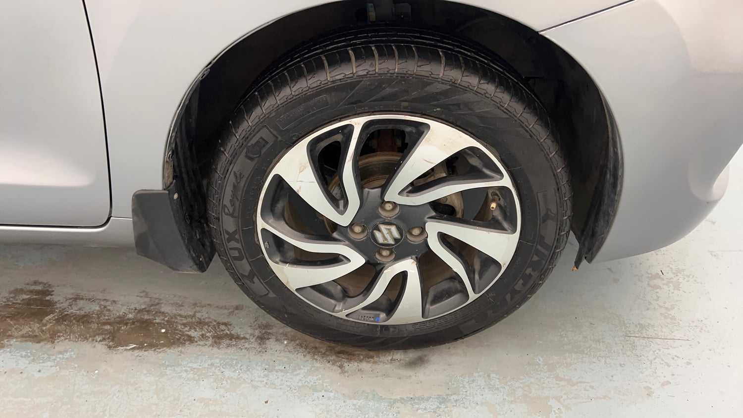 Used 2020 Maruti Suzuki Baleno Zeta Petrol Manual tyres RIGHT FRONT TYRE RIM VIEW