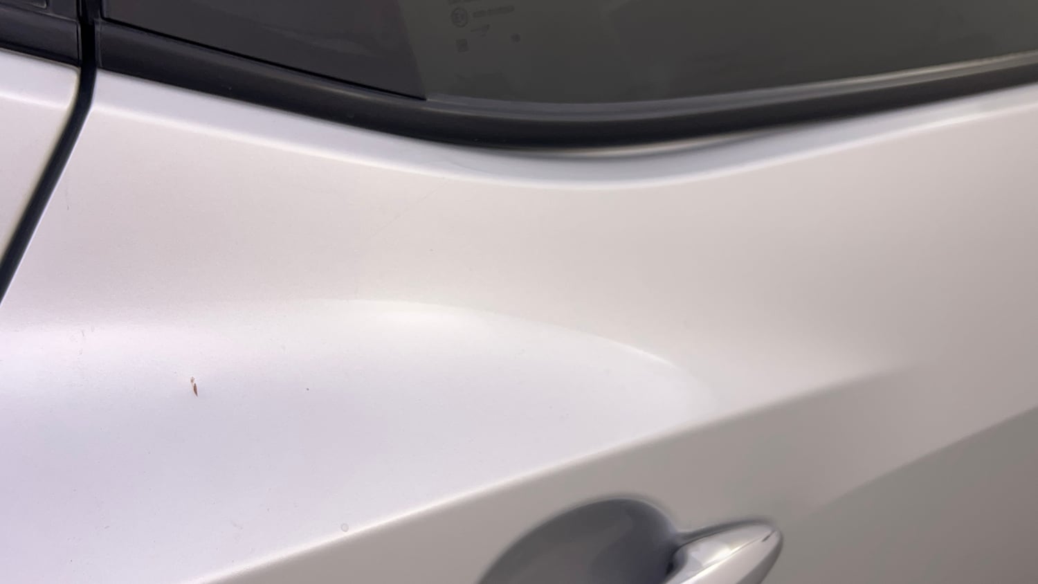 Used 2025 Nissan Magnite Visia B4D 1.0 Petrol AMT Petrol Automatic dents MINOR DENT