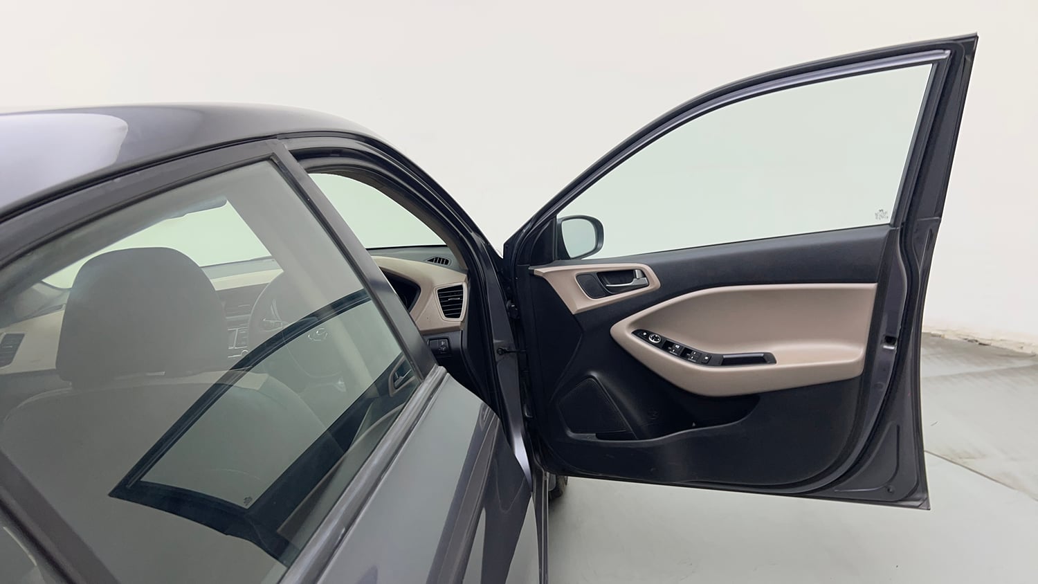 Used 2016 Hyundai Elite i20 Sportz 1.2 Petrol Manual interior RIGHT FRONT DOOR OPEN VIEW