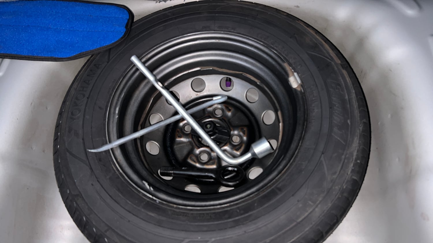 Used 2014 Hyundai Eon Era + Petrol Manual tyres SPARE TYRE VIEW