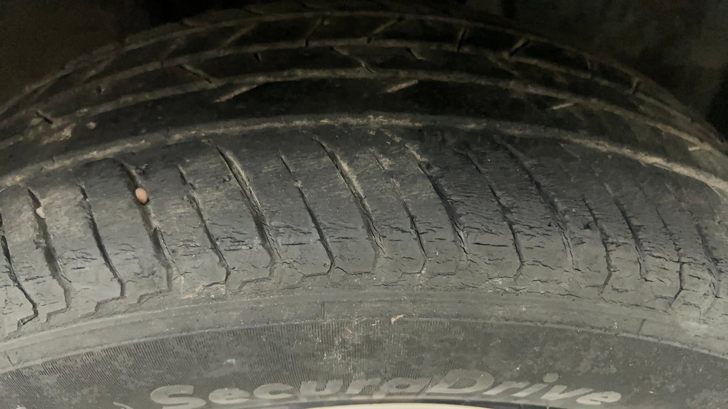 Used 2021 Renault Kiger RXT AMT Petrol Automatic tyres RIGHT FRONT TYRE TREAD VIEW