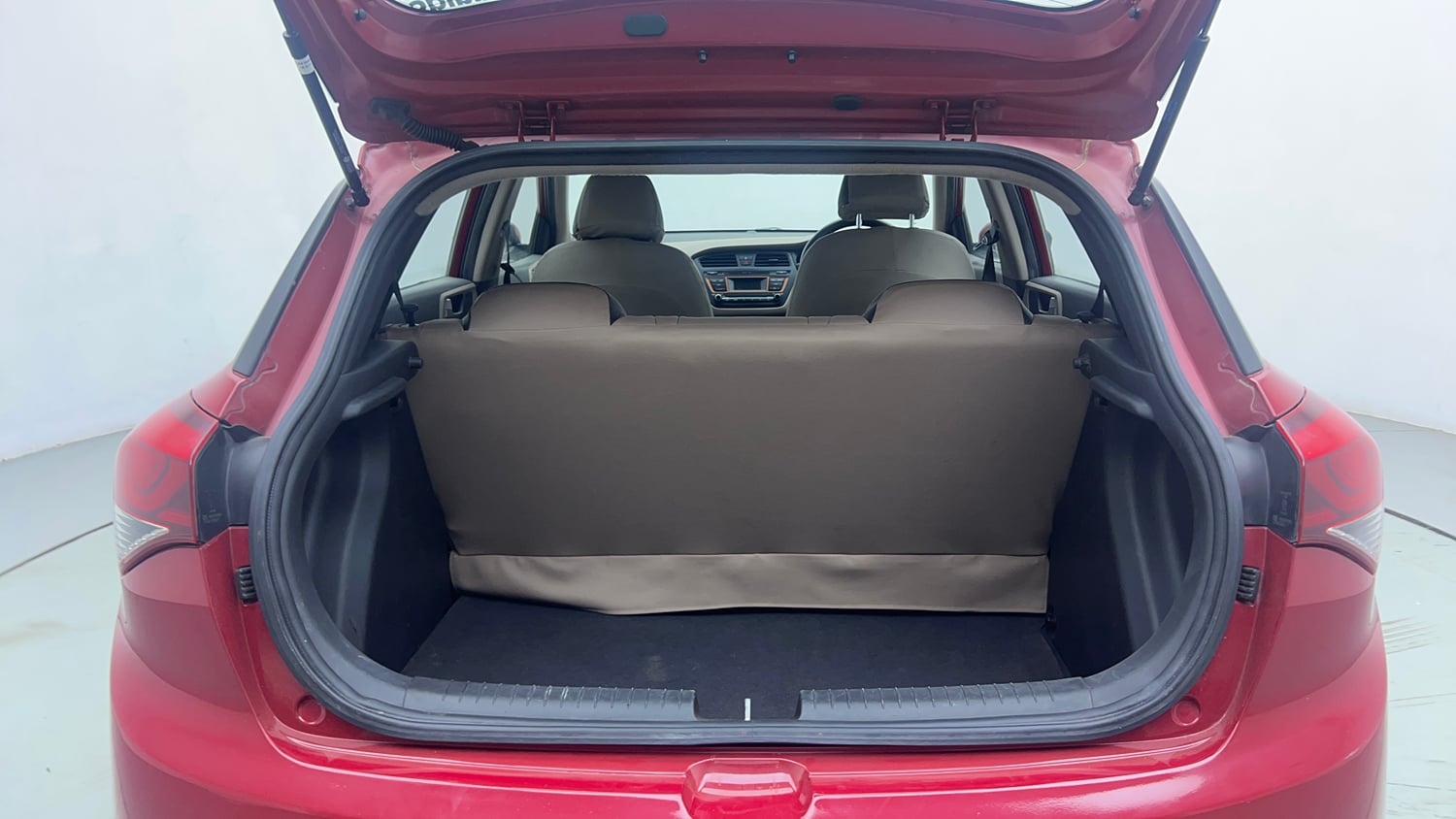 Used 2015 Hyundai Elite i20 Sportz 1.2 Petrol Manual interior DICKY INSIDE VIEW