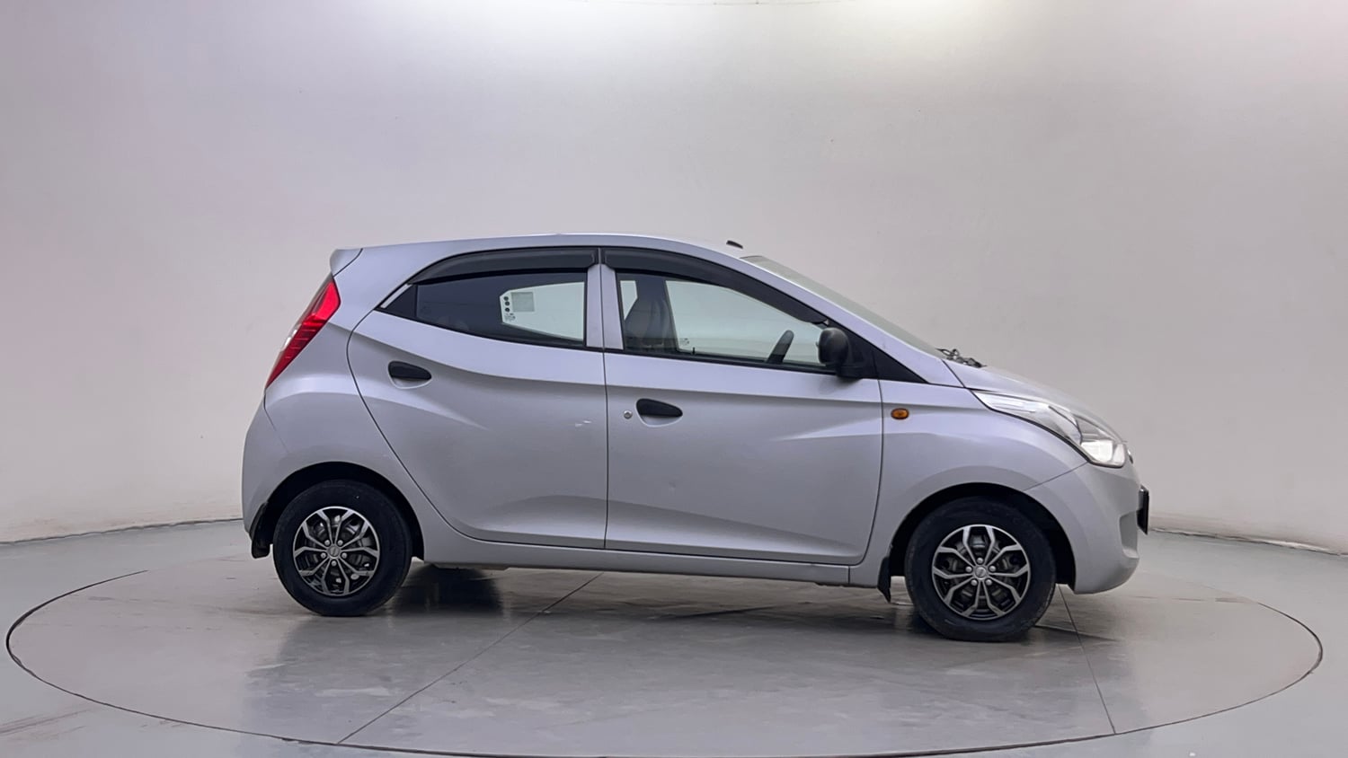 Used 2014 Hyundai Eon Era + Petrol Manual exterior RIGHT SIDE VIEW