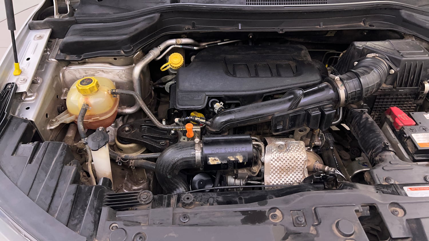 Used 2022 Mahindra XUV 300 W8 (O) 1.2 Petrol Petrol Manual engine ENGINE RIGHT SIDE VIEW