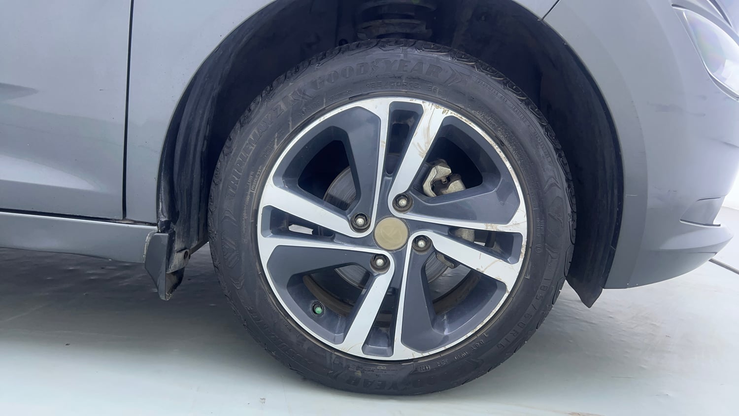 Used 2023 Tata Altroz XZA Plus Petrol Petrol Automatic tyres RIGHT FRONT TYRE RIM VIEW