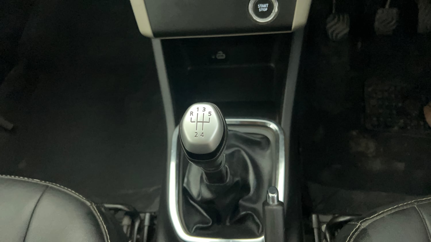 Used 2019 Renault Triber RXZ Petrol Manual interior GEAR  KNOB VIEW