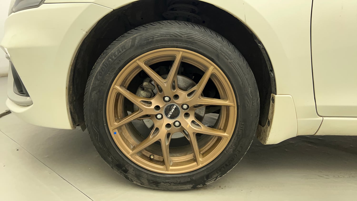 Used 2022 Maruti Suzuki Ciaz Zeta 1.5 Petrol Manual tyres LEFT FRONT TYRE RIM VIEW