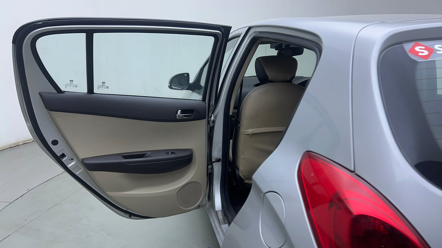 Used 2014 Hyundai i20 Sportz 1.2 Petrol Manual interior LEFT REAR DOOR OPEN VIEW