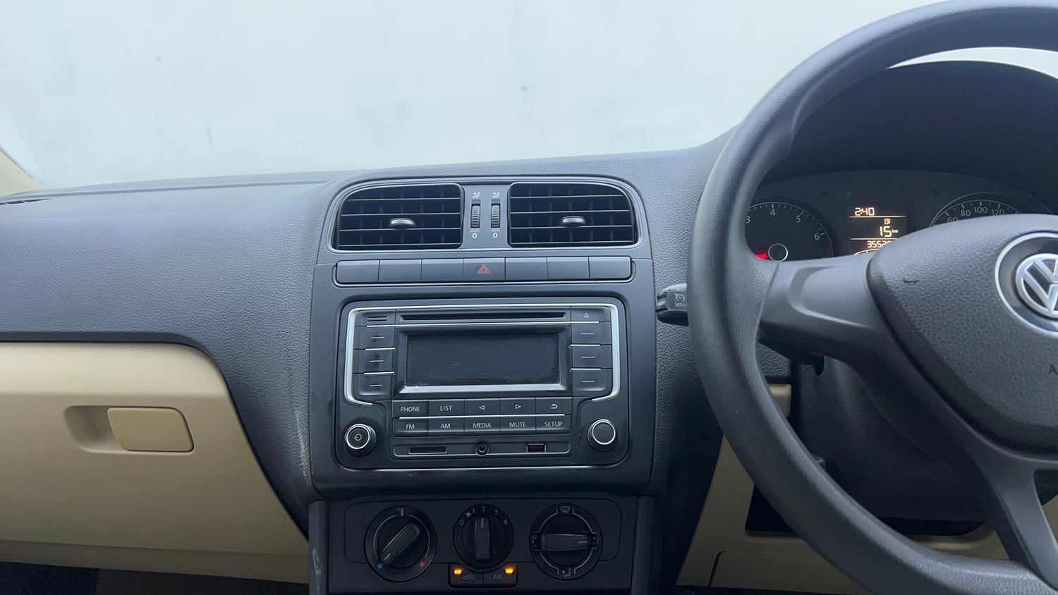 Used 2016 Volkswagen Ameo Comfortline 1.2L (P) Petrol Manual interior MUSIC SYSTEM & AC CONTROL VIEW