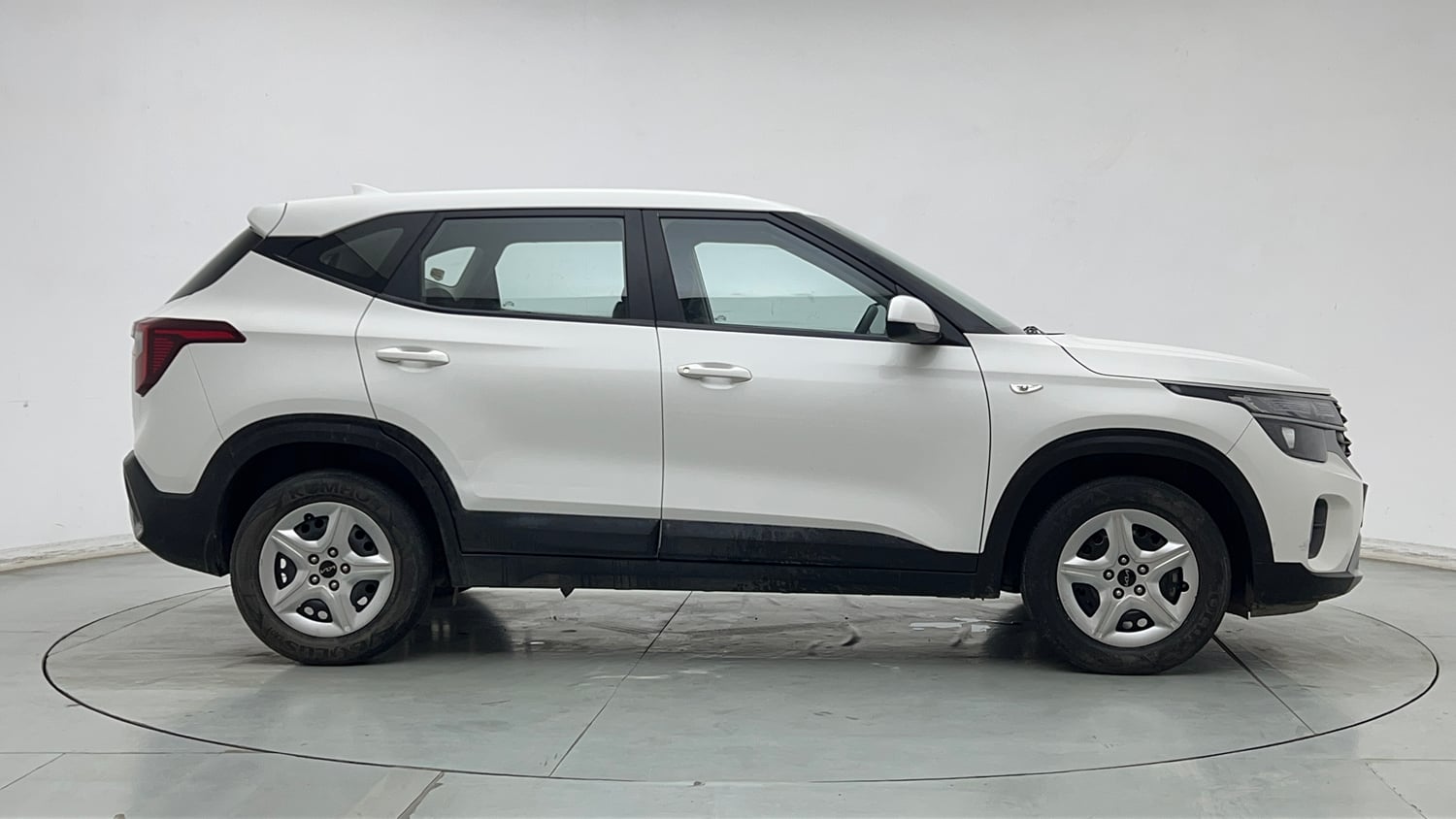 Used 2024 Kia Seltos HTE 1.5 Diesel MT Diesel Manual exterior RIGHT SIDE VIEW