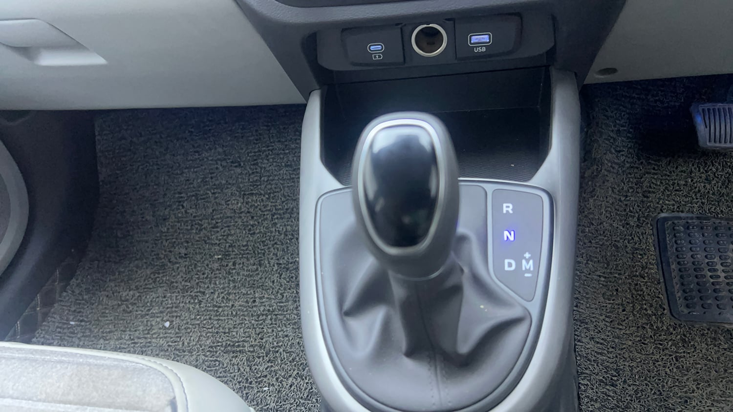 Used 2024 Hyundai Grand i10 Nios Sportz 1.2 Kappa AMT Petrol Automatic interior GEAR  KNOB VIEW