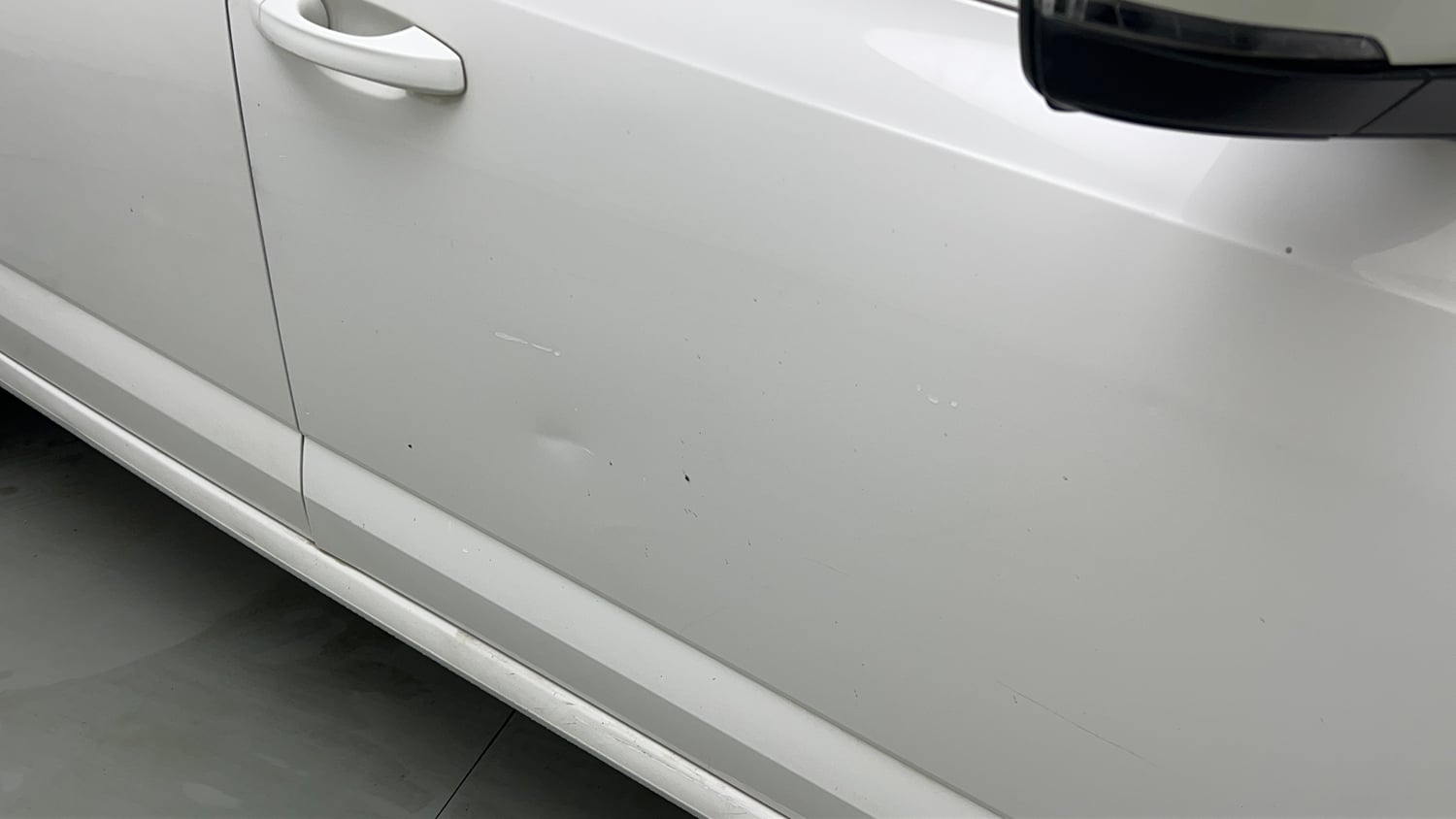 Used 2017 Skoda Octavia 1.8 TSI Ambition Plus AT Petrol Automatic dents MINOR SCRATCH