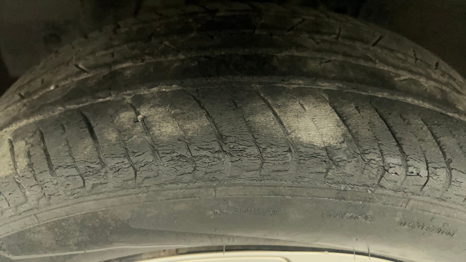 Used 2021 Renault Kiger RXT AMT Petrol Automatic tyres LEFT FRONT TYRE TREAD VIEW