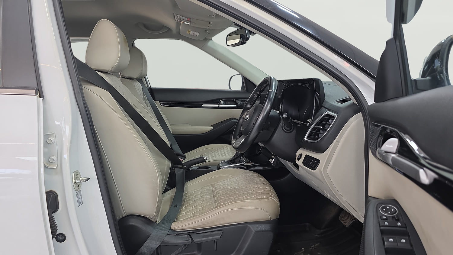 Used 2020 Kia Seltos HTX IVT 1.5 Petrol Automatic interior RIGHT SIDE FRONT DOOR CABIN VIEW