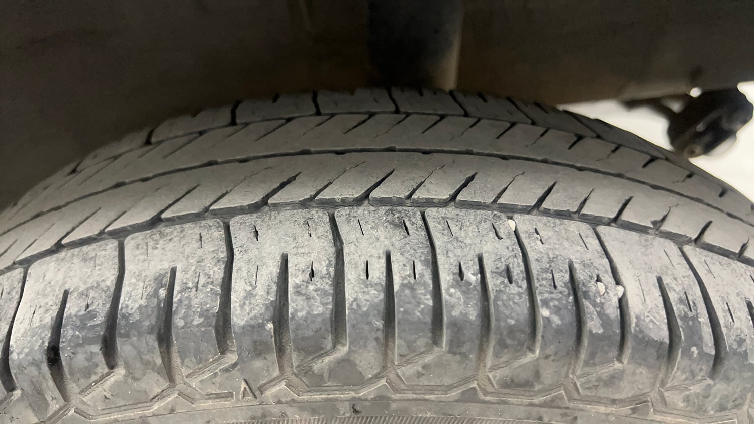 Used 2017 Renault Kwid CLIMBER 1.0 Petrol Manual tyres LEFT REAR TYRE TREAD VIEW