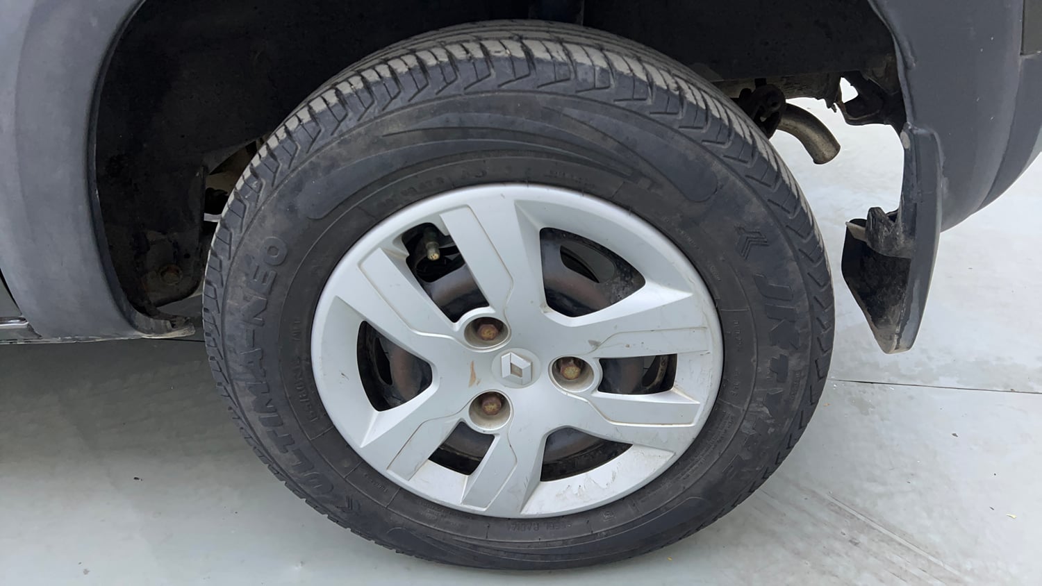 Used 2018 Renault Kwid 1.0 RXT AMT Opt Petrol Automatic tyres LEFT REAR TYRE RIM VIEW