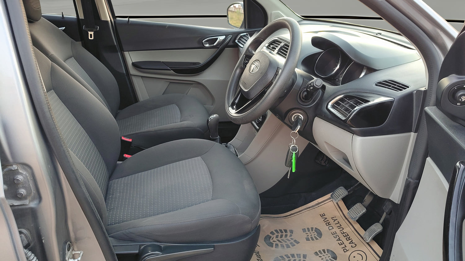 Used 2019 Tata Tiago Revotron XZ Plus Petrol Manual interior RIGHT SIDE FRONT DOOR CABIN VIEW