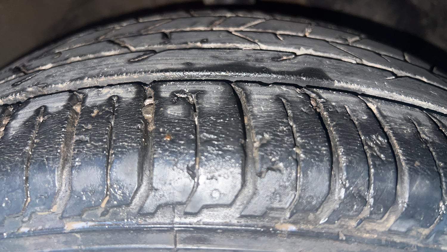 Used 2021 Hyundai i20 Asta 1.2 IVT Petrol Automatic tyres RIGHT FRONT TYRE TREAD VIEW