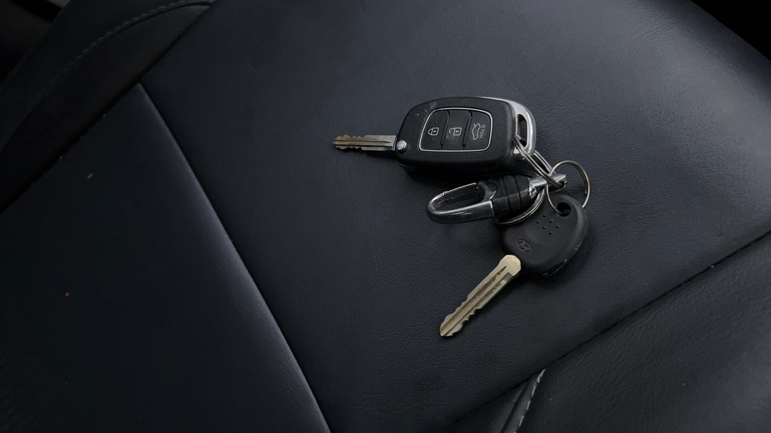 Used 2021 Hyundai Grand i10 Nios Sportz AMT 1.2 Kappa VTVT Petrol Automatic extra CAR KEY VIEW